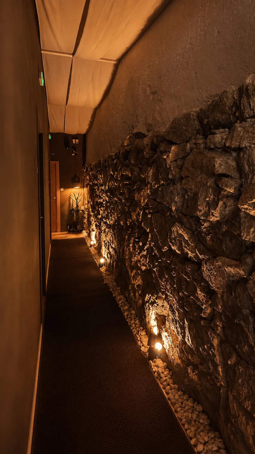Pasillo de piedra iluminado en Arcadea